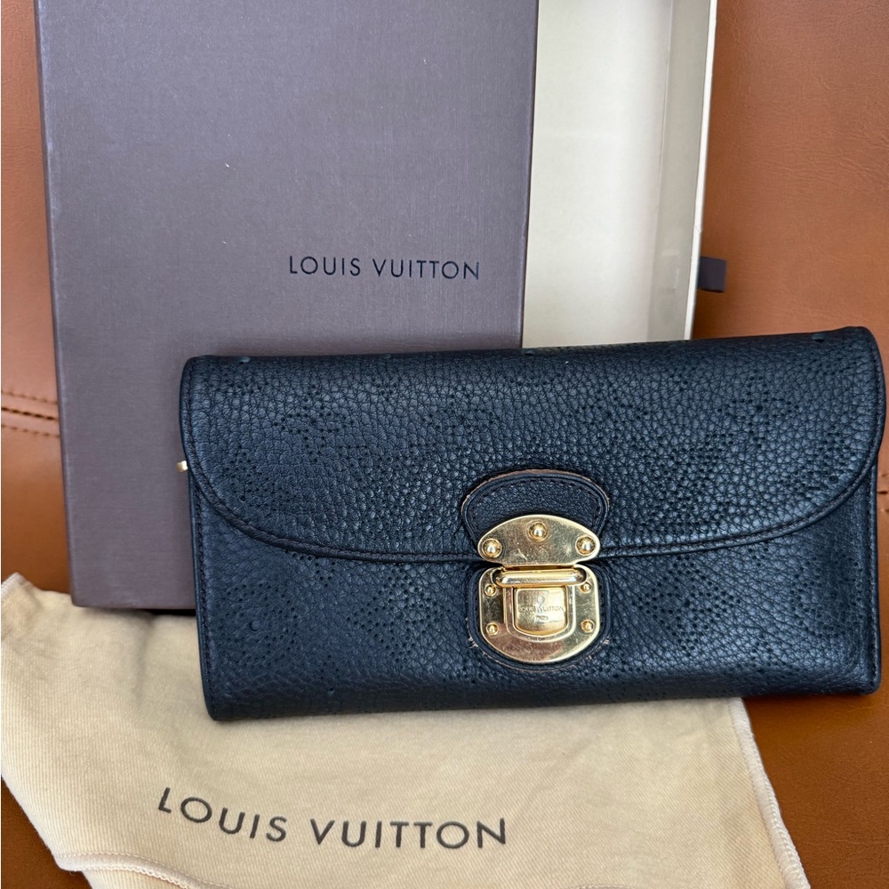 Louis Vuitton Amelia black Mahina leather wallet